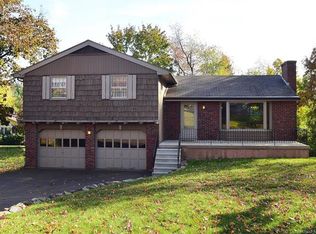 28 Tumble Brook Dr, Vernon, CT 06066