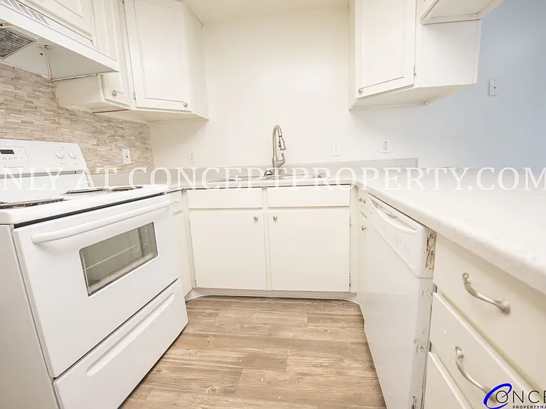 Bentwood — Photo 257