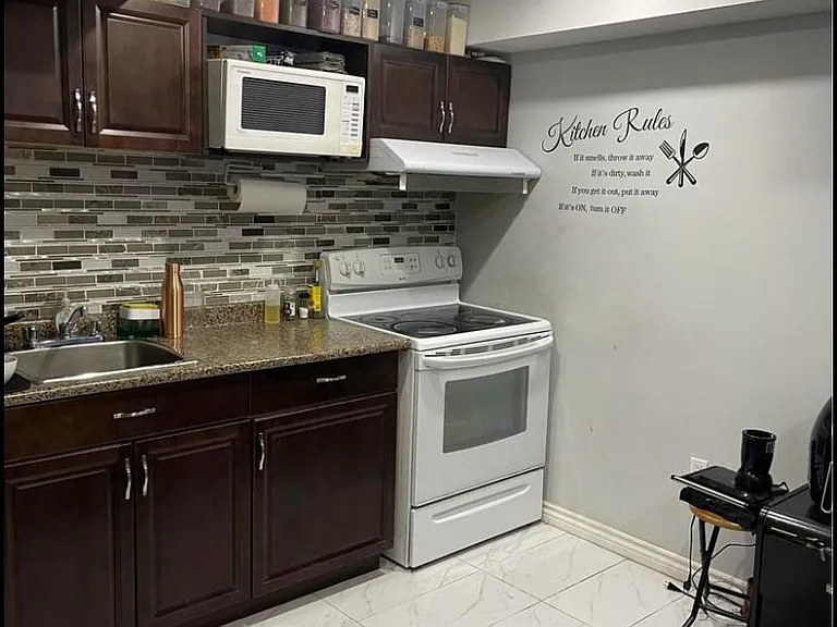 5995 Cherrywood Pl #BASEMENT — Photo 11