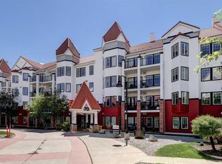 70 N Royal Oak Plz NW #220, Calgary, AB T3G 0C6