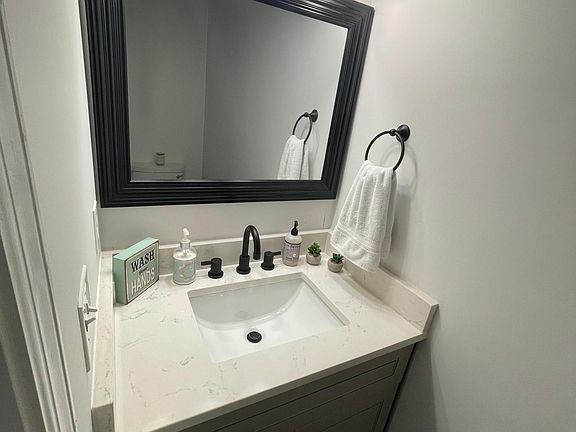 5th image of 4345 Ivy Glen Ct SE