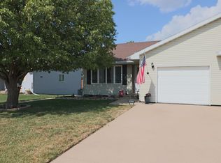 453 SW Sunset Dr, Le Mars, IA 51031
