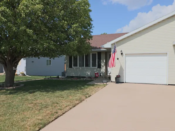 453 SW Sunset Dr, Le Mars, IA 51031