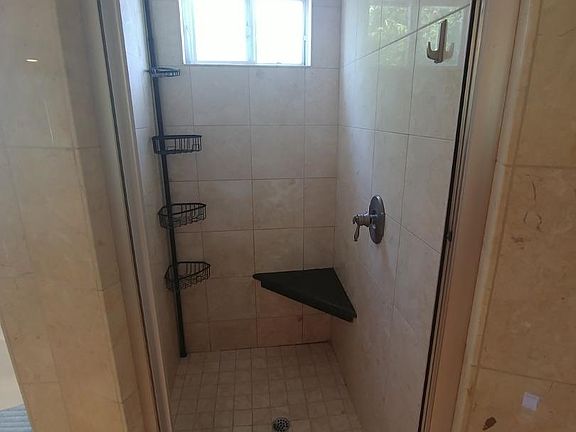 4th image of 750 Joshua Dr