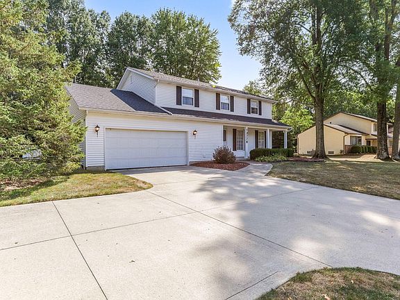4th image of 13778 Stonehenge Cir NW