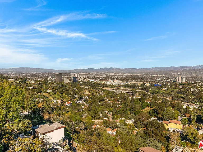 7191 Pacific View Dr — Photo 15
