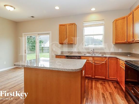 5th image of 213 Palmetto Village Cir