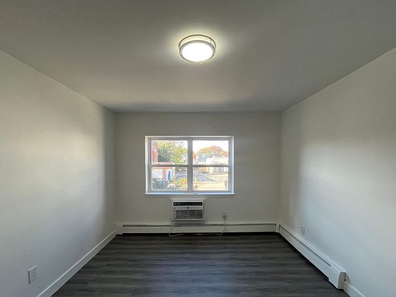 4th image of 554 Jersey Ave #16