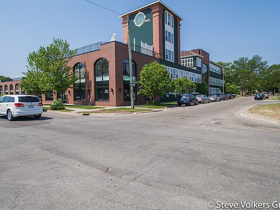 2nd image of 600 7th St NW
