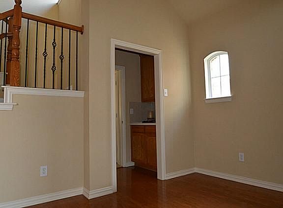 4th image of 1036 Noble Ave