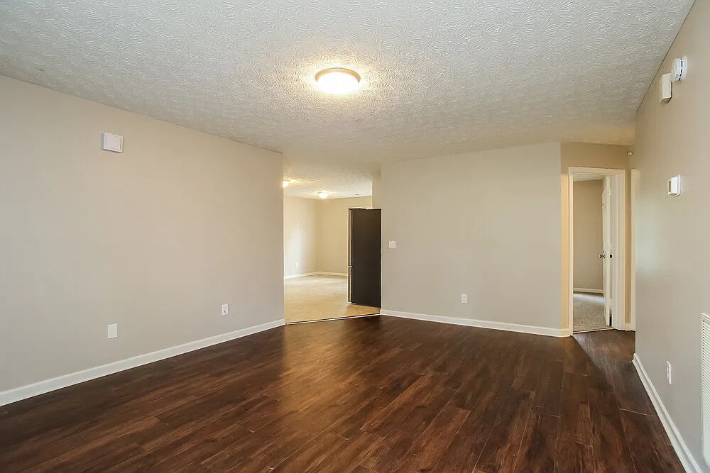 3 bed, 2.0 bath, 1183 sqft, $2,350 — Photo 4