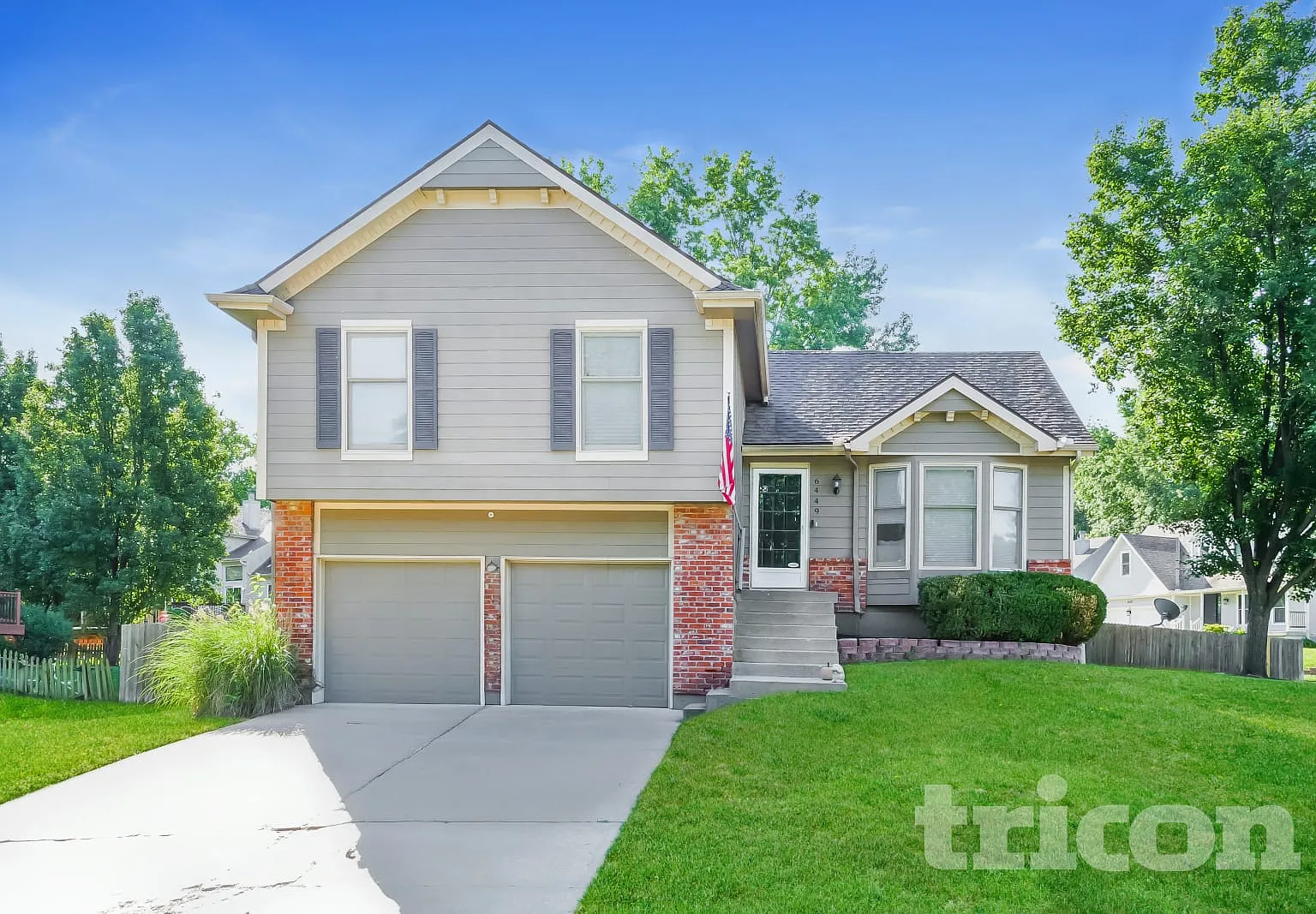6449 Roundtree St Shawnee KS — Photo 1