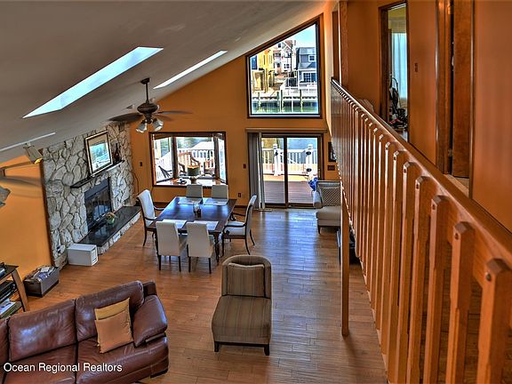 5th image of 2 Clearwater Way