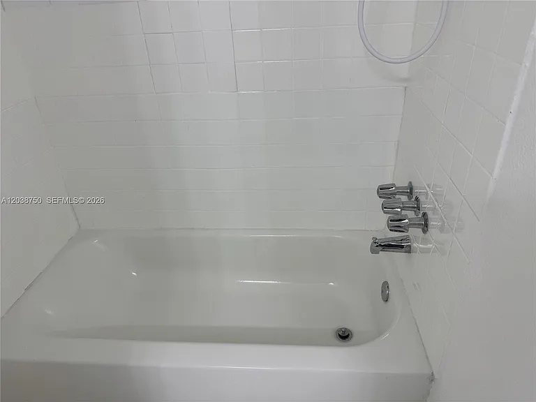 4235 N University Dr #202 — Photo 27