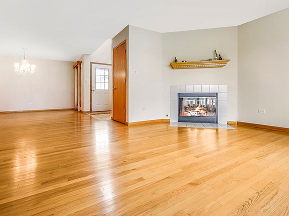 5th image of 33 Corinth Dr