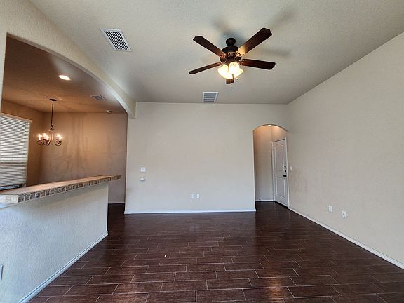 4th image of 622 Creekside Cir