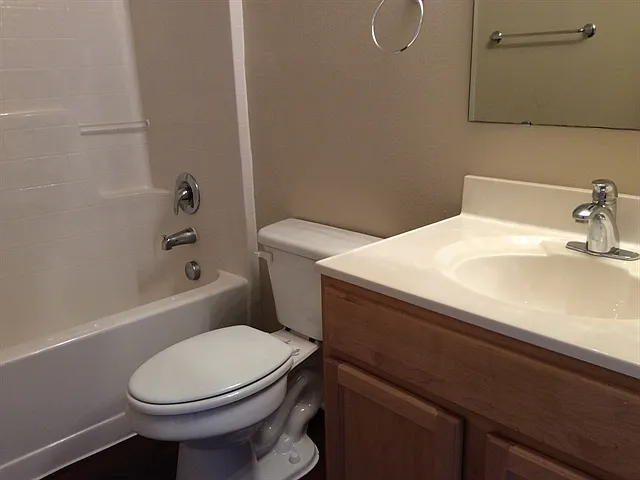 401 Blake Ave — Photo 22