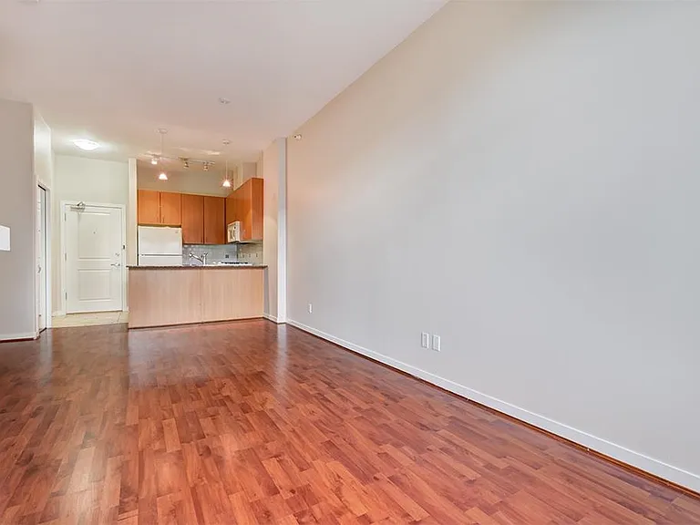8460 Granville Ave #305 — Photo 14