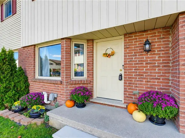 1093 Nellis St #9, Woodstock, ON N4T 1P5