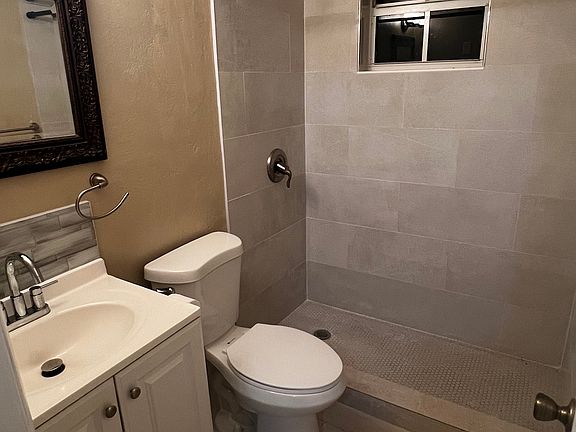 5th image of 4641 Myrtle Ln #1