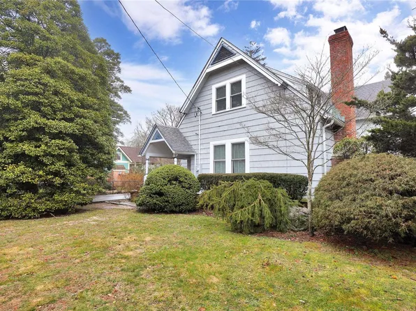 65 Willow Avenue, Islip, NY 11751