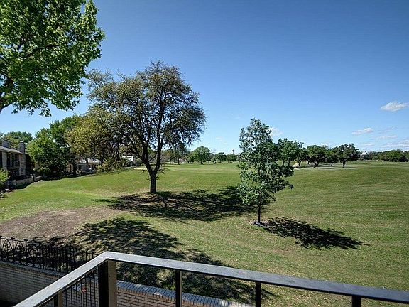 5th image of 626 Oakland Hills Ln