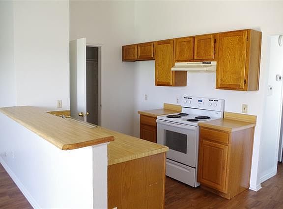 3rd image of 3425 Meadowmoor St