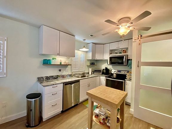 5th image of 549 Bay Quarter Dr