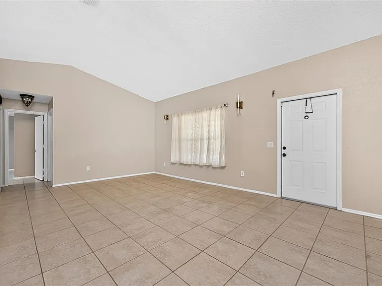 18407 Avon Ave — Photo 7