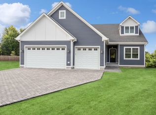 4005 Faith Ln, Saint Charles, IL 60174