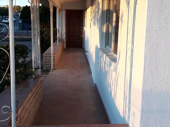 4th image of 722 N Yarbrough Dr