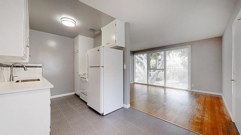 1st image of 1529 Granville Ave #5