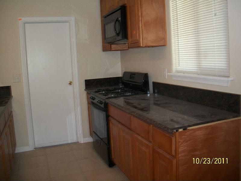 2nd image of 1809 E Hawthorne St