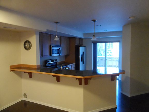 Breakfast bar & Kitchen