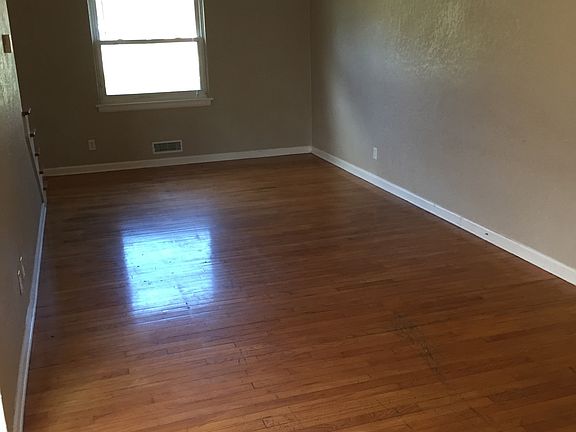 3rd image of 4425 Eastridge Dr