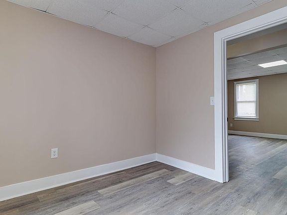 4th image of 204 W Landing Rd