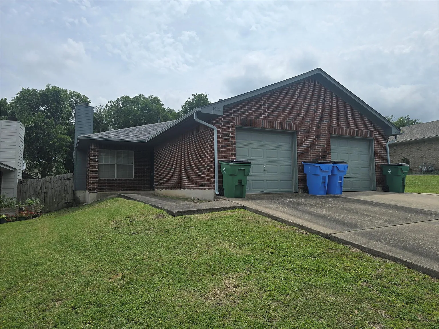 2 bed, 2.0 bath, 812 sqft, $1,425 — Photo 1