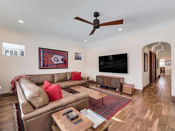 4th image of 1015 N Lombard Ave