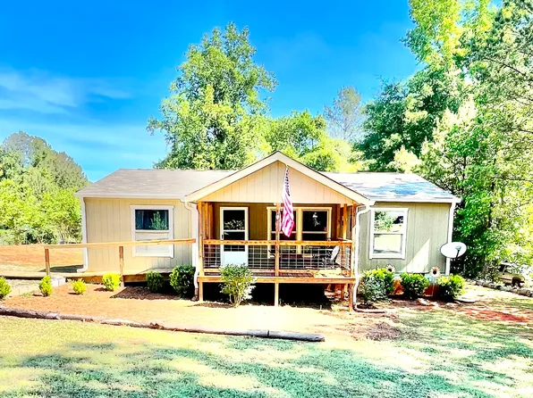 1090 River Woods Dr, Madison, GA 30650