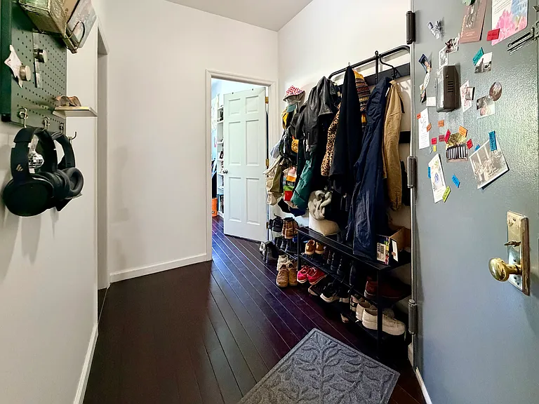 262 Irving Ave #2R — Photo 16