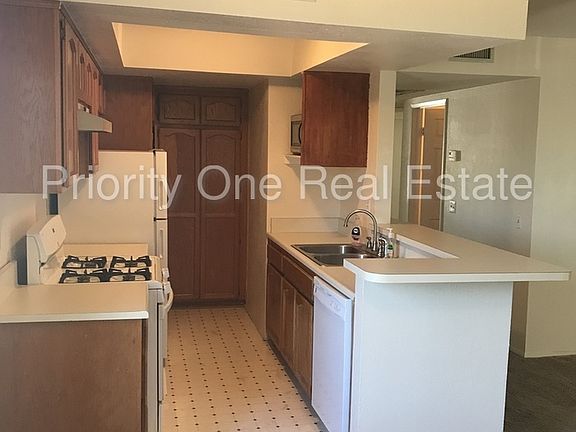 3rd image of 3737 Mississippi St Unit 6