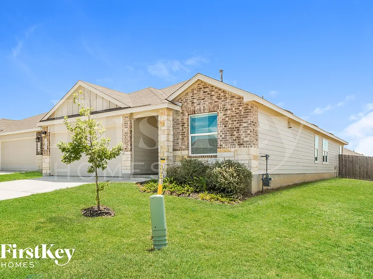 1204 Treehouse Ln — Photo 2