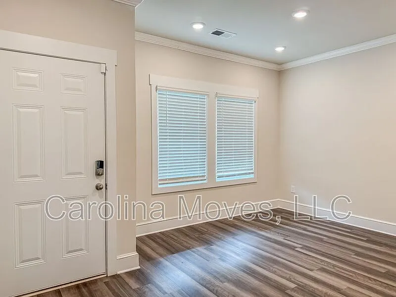 4 bed, 3.5 bath, 2313 sqft, $2,399 — Photo 2