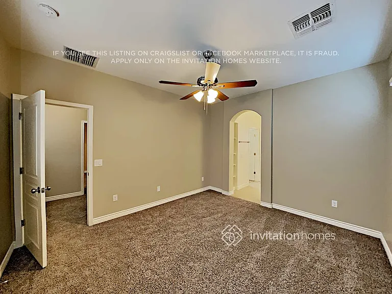 327 S Travis — Photo 11