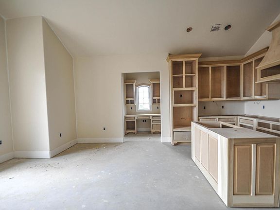2nd image of 106 Tiger Ct