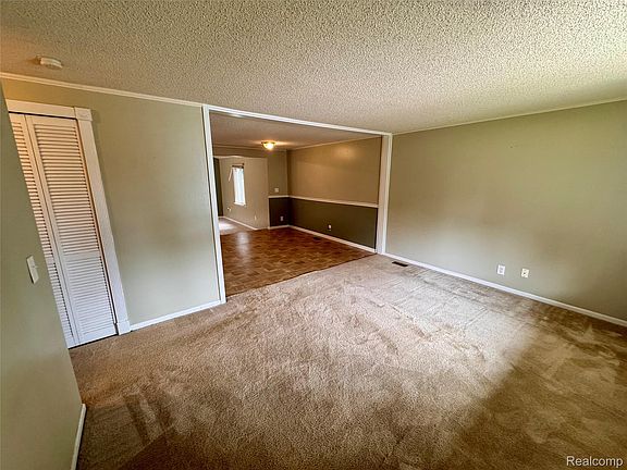 5th image of 37197 Jefferson Ave