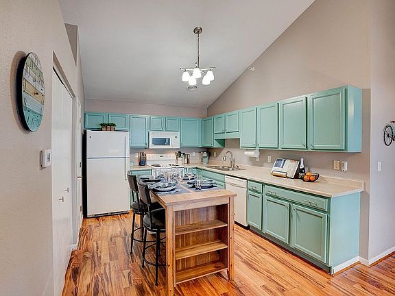4th image of 1010 240th St #7