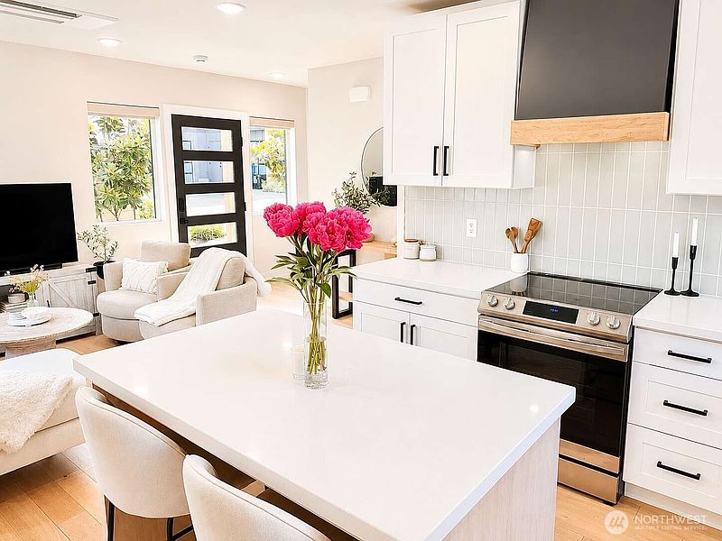 4th image of 8449 18th Avenue SW