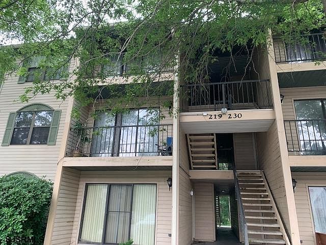 2nd image of 226 Colonial Ct #226