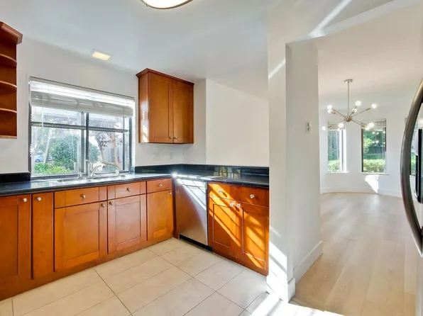928 Wright Ave APT 303, Mountain View, CA 94043